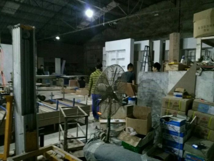 展會(huì)展臺(tái)裝修搭建工地現(xiàn)場(chǎng)(圖1)